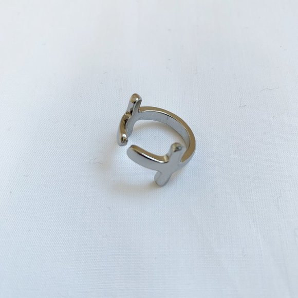 VINTAGE | SILVER HORIZONTAL DOUBLE CROSS RING - Picture 2 of 5